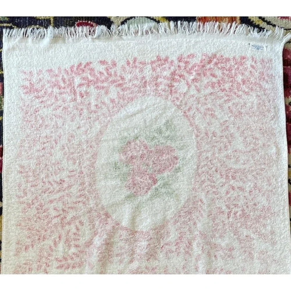 Vintage 70s Cannon Royal Family Three Roses Bath Towel Fringe Pink Retro Mod